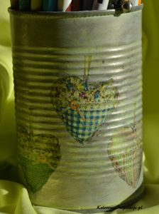 puszka-na-dlugopisy-w-serduszka